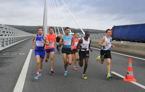 La traversée du viaduc de Millau, une course d'exception