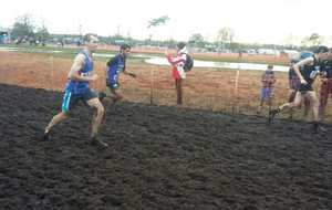 James sur les France de cross dans la boue