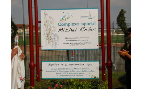 La dénomimation Michel ROBIC du complexe sportif de BONNEVAL