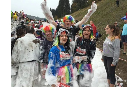 De la boue, des obstacles mais aussi plaisir, rire etc pour qui....