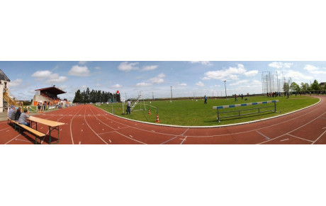 Le stade Beauvoir sous le soleil avec une belle équipe des bleus
