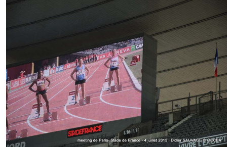 AURORE SUR LA PISTE DU STADE DE FRANCE 