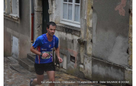 Emmanuel aussi à TOURS mais sur le 10 KM