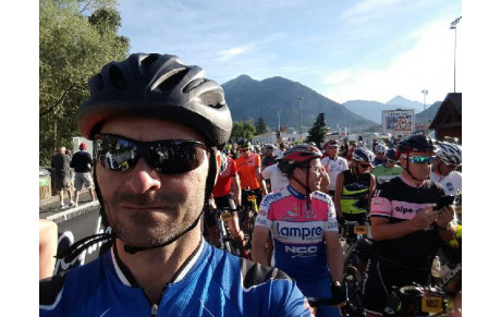 Sous le soleil dans les Alpes sur l'étape du tour 