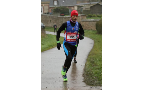 Les bleus performants en réalisant une bonne action sur les Foulées Mignièroises